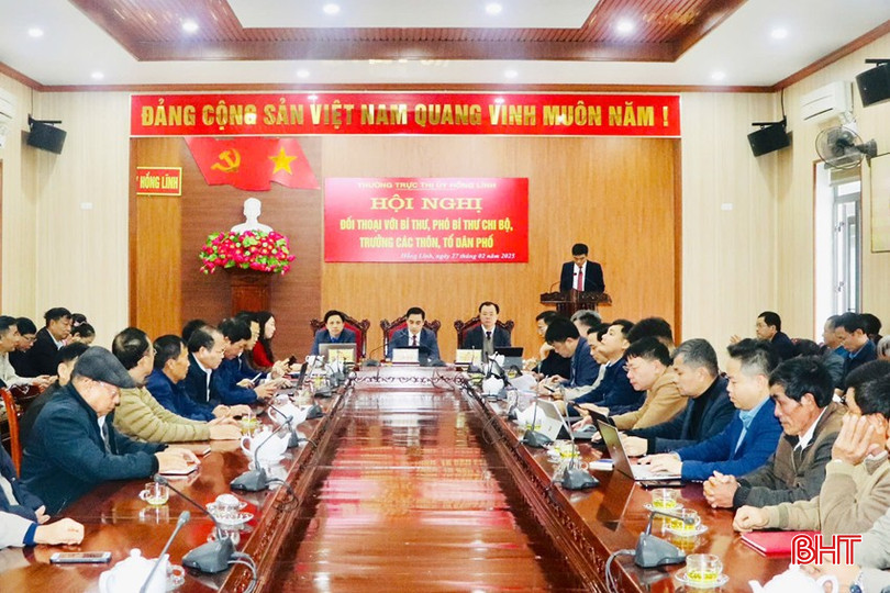 Các đồng chí Thường trực Thị uỷ Hồng Lĩnh chủ trì hội nghị. bqbht_br_dt-z6356865489163-b8284abc5b63579f950d6a10585acdfa.jpg