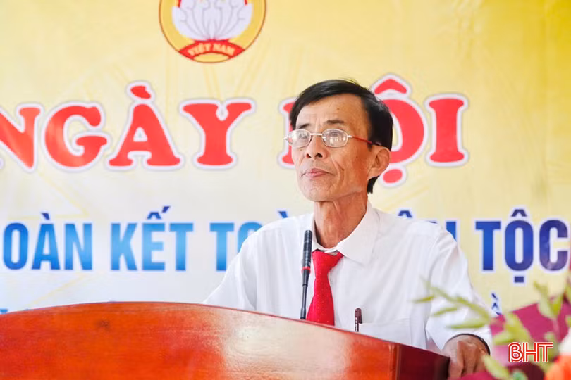 Ông Phạm Xuân Lân – Bí thư Chi bộ thôn Hồng Lam báo cáo kết quả trên các mặt công tác của thôn.