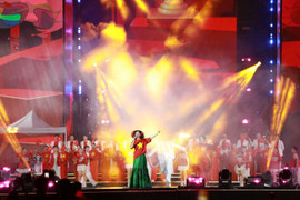 Hàng nghìn khán giả đội mưa xem Concert "Việt Nam trong tôi"