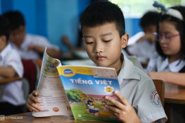 Bộ Chính trị yêu cầu một bộ sách giáo khoa thống nhất toàn quốc