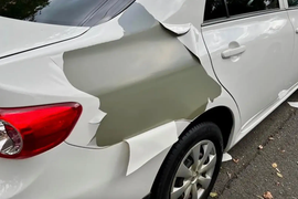 Toyota bị kiện vì xe màu trắng tróc sơn khi phơi nắng