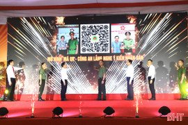 Thứ trưởng Bộ Công an và lãnh đạo tỉnh vui Ngày hội toàn dân bảo vệ ANTQ tại xã Việt Xuyên