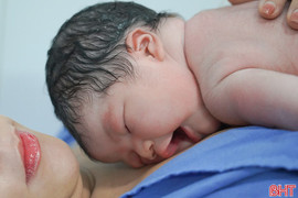 Trung bình một phụ nữ Hà Tĩnh sinh bao nhiêu con?