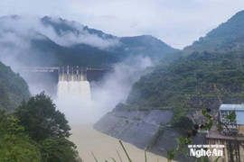 Thủy điện Bản Vẽ cắt, giảm lũ với lưu lượng xả kỷ lục, Nghệ An thông báo khẩn