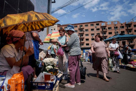 Cuộc sống sáng cà phê, tối trú tên lửa ở Kiev