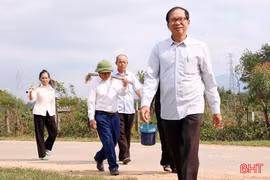 Những người lặng lẽ chăm nom gần 1.200 ngôi mộ vô chủ 