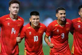 Đỗ Hoàng Hên ra mắt trong trận thắng 3-0 của tuyển Việt Nam