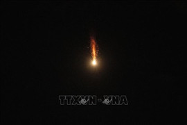 Iran tuyên bố tiến hành đợt tấn công tên lửa mới nhằm vào Israel và các căn cứ của Mỹ