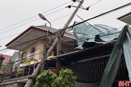 Hệ thống cột điện hư hại, ngành chuyên môn tập trung khắc phục