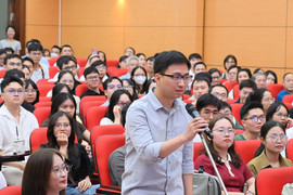 “Viral” bác sỹ nội trú và vẻ đẹp của tri thức