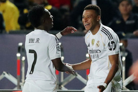 Mbappe đi vào lịch sử Champions League