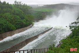 Thủy điện Hố Hô và hồ Kẻ Gỗ cùng tăng lưu lượng xả tràn