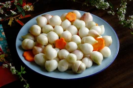 Mẹo muối dưa hành giòn lâu, không nổi váng