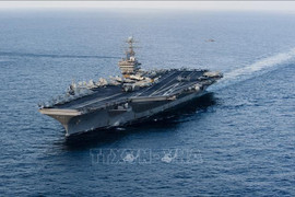 Mỹ tăng cường khí tài quân sự quanh Iran