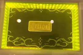 Khách sạn gỡ 79 kg vàng lát sàn đem bán