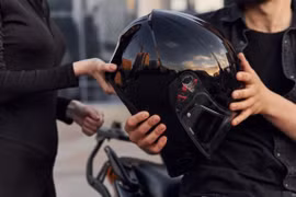 Nam sinh bị nhồi máu cơ tim vì quá phấn khích khi chở người đẹp