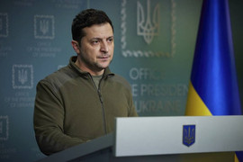 Tổng thống Ukraine Zelensky ám chỉ tiếp tục nắm quyền