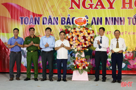 Lãnh đạo tỉnh dự “Ngày hội toàn dân bảo vệ an ninh Tổ quốc” ở phường Thành Sen
