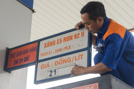 Giá xăng vượt 21.000 đồng một lít