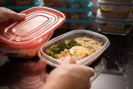 Sự nguy hại của hộp nhựa cũ