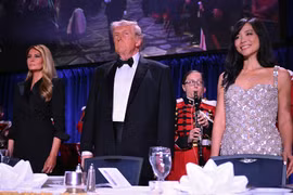 Nổ súng gần bữa tiệc ông Trump tham dự