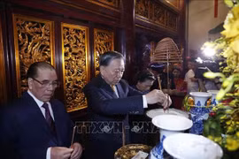 Trang nghiêm Lễ dâng hương tưởng niệm các Vua Hùng trên đỉnh núi Nghĩa Lĩnh