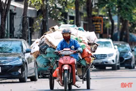 "Bỏng rát" giữa cái nắng 40 độ C tại Hà Tĩnh