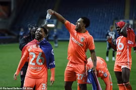 Xác định CLB đầu tiên thăng hạng lên giải Ngoại hạng Anh