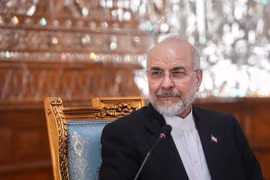 Iran dọa tiếp tục đóng eo biển Hormuz