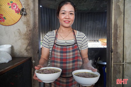 Cách ăn phở "có một không hai” ở chợ quê Hà Tĩnh