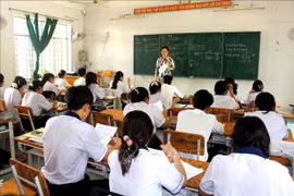 Chế độ nghỉ hưu trước tuổi, thôi việc với hiệu trưởng, hiệu phó dôi dư sau sáp nhập