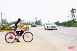 Nguy hiểm "rình rập" tại nút giao ở xã Đồng Tiến