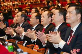 Hình ảnh phiên thảo luận tại hội trường về các Văn kiện Đại hội XIV của Đảng