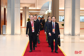 Đoàn Hà Tĩnh và các đoàn đại biểu dự phiên thảo luận tại hội trường