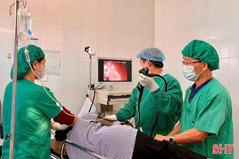Gắp thành công sợi thép xuyên thành dạ dày bệnh nhân