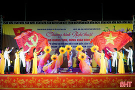 Sôi nổi chương trình nghệ thuật mừng Đảng, mừng Xuân tại phường Trần Phú