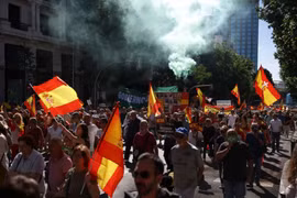 Hàng chục nghìn người biểu tình tại Madrid yêu cầu thủ tướng từ chức