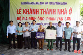 Chủ tịch UBND tỉnh dự lễ khánh thành nhà ở cho gia đình chính sách ở Hương Sơn