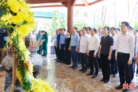 Bộ trưởng Bộ Y tế Đào Hồng Lan tri ân các anh hùng liệt sĩ tại Ngã ba Đồng Lộc