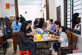 Nhiều dịch vụ mở cửa xuyên Tết, hút khách từ đầu năm