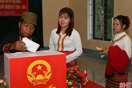 Đồng bào dân tộc Chứt ở bản Rào Tre náo nức tham gia ngày hội bầu cử