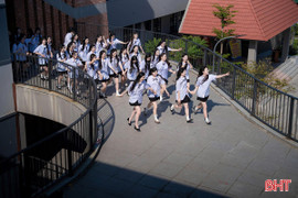 Học sinh cuối cấp rộn ràng chụp ảnh kỷ yếu sớm