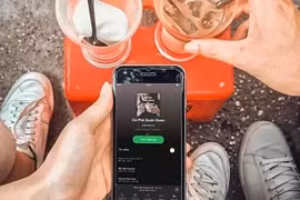 Thói quen "xài chùa" nhạc Việt