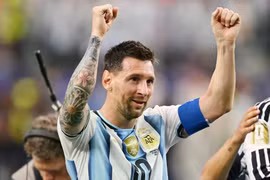 Messi phá kỷ lục mọi thời đại, Argentina thẳng tiến vòng knock-out