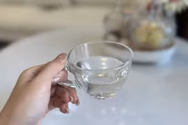 Điều gì xảy ra khi uống nước trước, trong và sau bữa ăn?