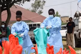 Phát hiện ca nhiễm Ebola đầu tiên ngoài châu Phi