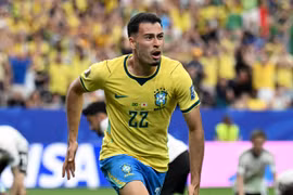 Brazil ngược dòng hạ Nhật Bản bằng bàn thắng ở phút 90+6
