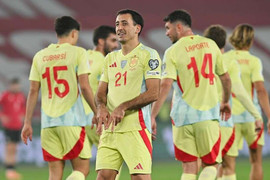 Tây Ban Nha chạm một tay vào vé dự World Cup