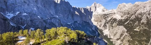 Slovenia là một quốc gia có diện tích tương đối nhỏ và ít dân.