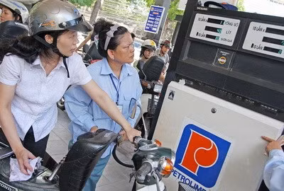 Giá xăng dầu thành phẩm trên thế giới diễn biến tăng, giảm không ổn định.